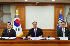 White House 'committed to working' with Acting President Han