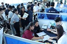 Half of small-medium exporters to hire foreign office staff: survey