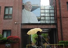 Acting President Han hails late pope for teaching love, peace