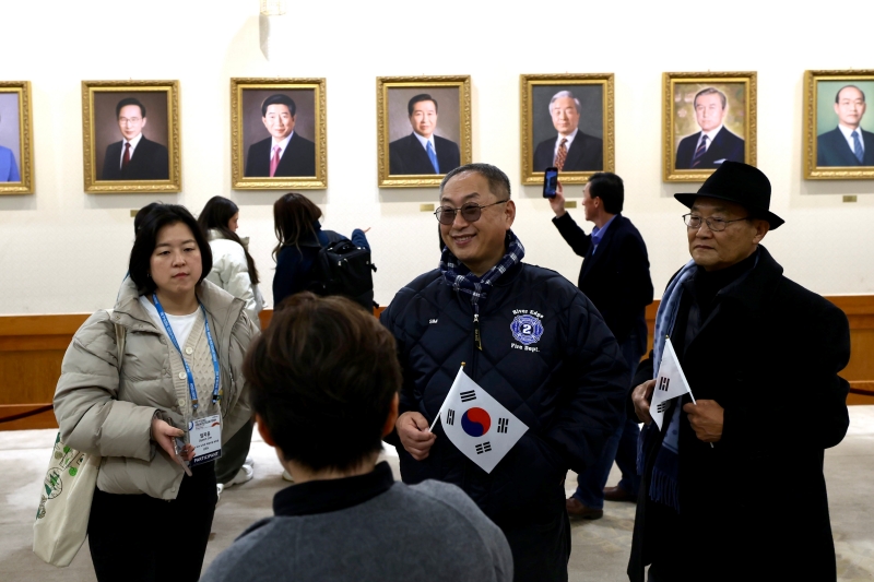 제9차세계한인정치인포럼_청와대 내부를 둘러보는 참가자들(1)